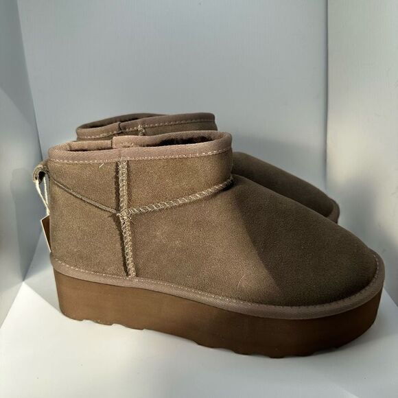CUSHIONAIRE Women's Genuine Suede pull on platform boot +Memory Foam 9.5 WIDE TA - Picture 1 of 7